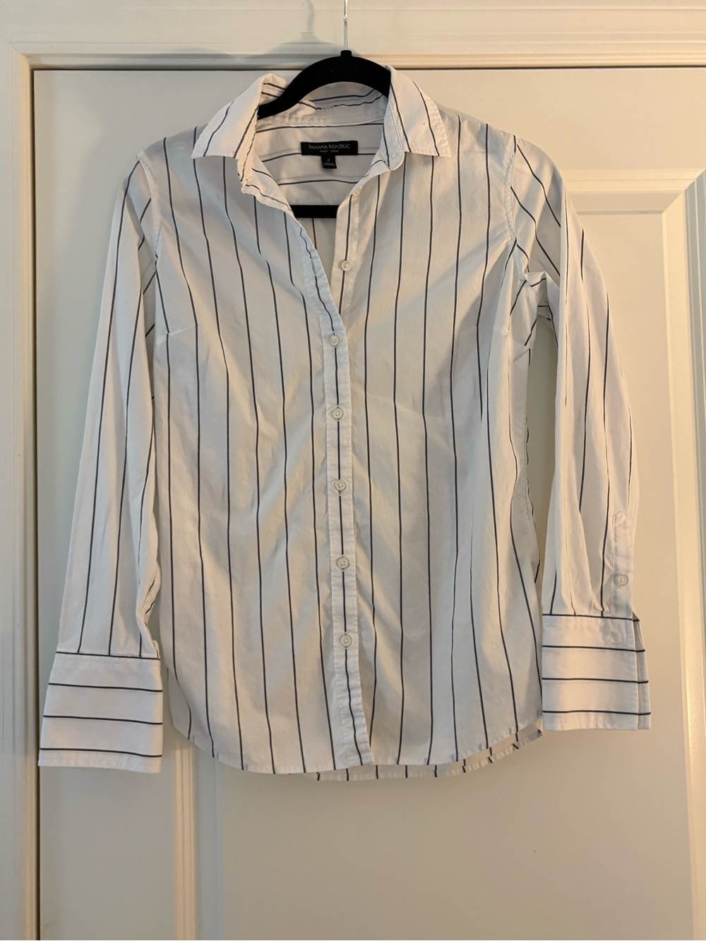 Banana Republic Womenโs White with Gray Striped Cotton Button Down Riley Shirt